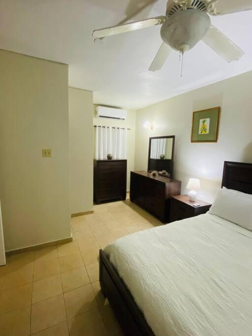 Club Caribbean Apartments Runaway Bay Luaran gambar